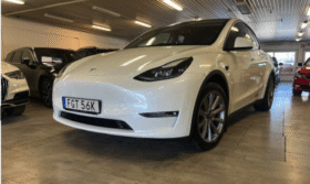 Tesla Model Y Long Range Autopilot